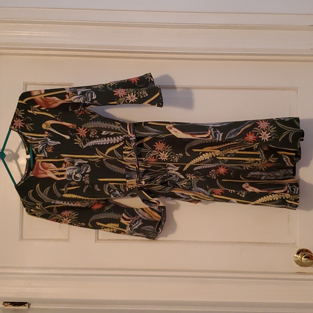 Super cute green/floral dress from Ann Taylor, Size 4P!
